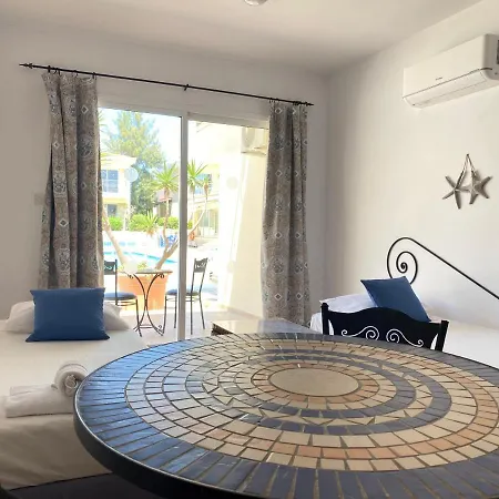 Nicki Resort: Cozy Studio Pool View